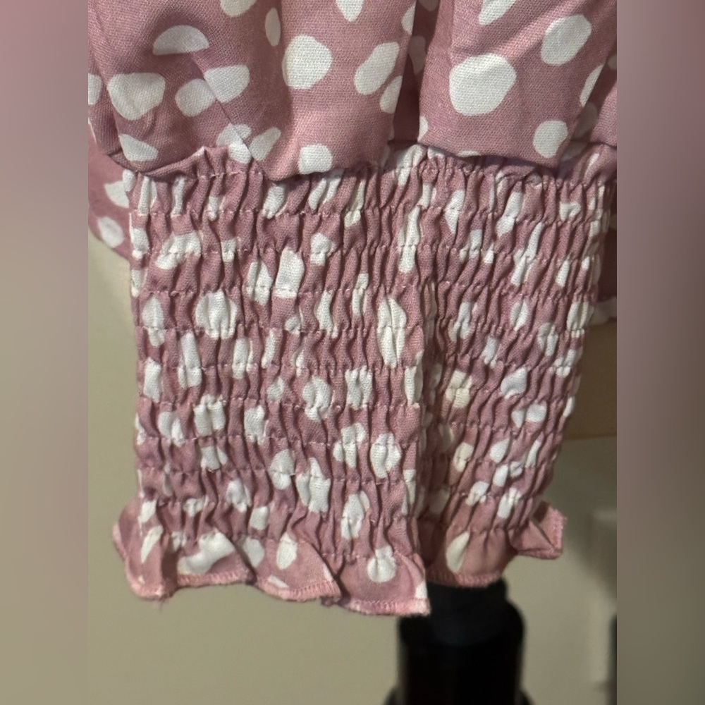 Brand unknown. Size XXL. Pink and white- cuffed sleeves - Picture 4 of 5